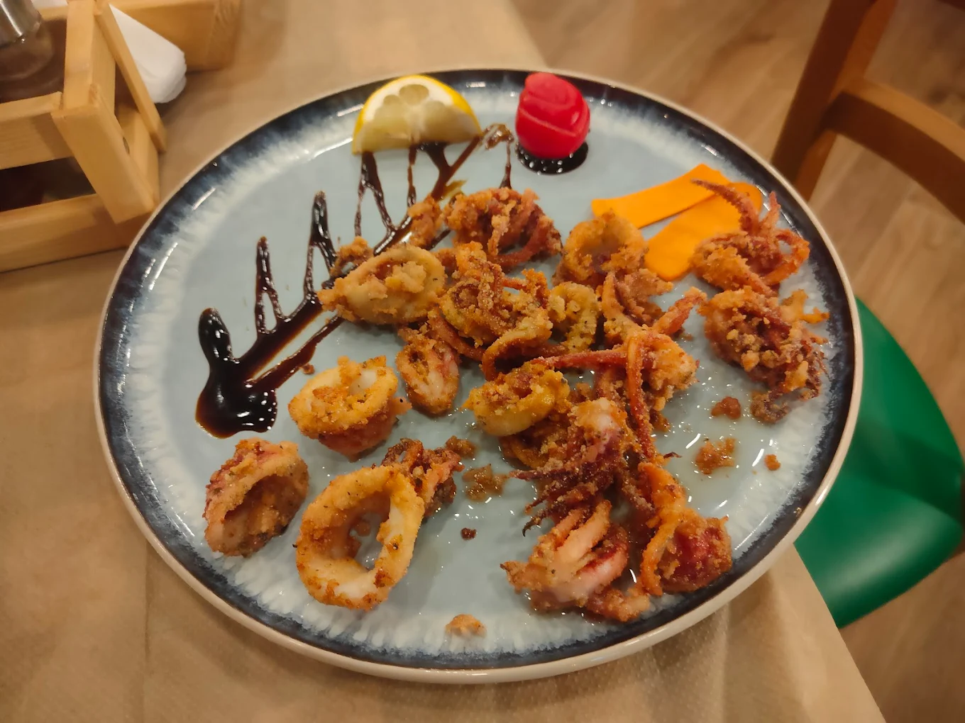 Crispy fried calamari with lemon